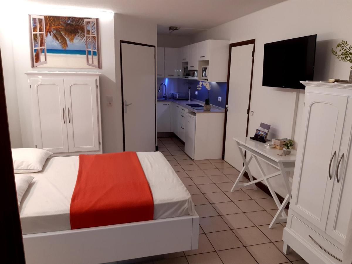 Appartement Studio Climatisé - Piscine-Plage - 1 à 2 personnes à Sainte-Anne Extérieur photo